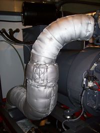 Selbst extrem heiße Abgasanlagen enthält eine hitzebeständige Dämmung aus TECHNO-Gewebe